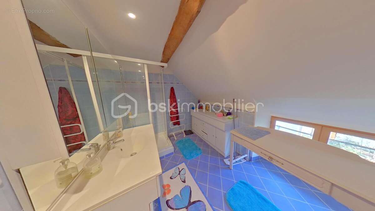 Corps de ferme de 179 m² avec une grande de grange  150 m² sur 1624 m² de terrain - photo 12