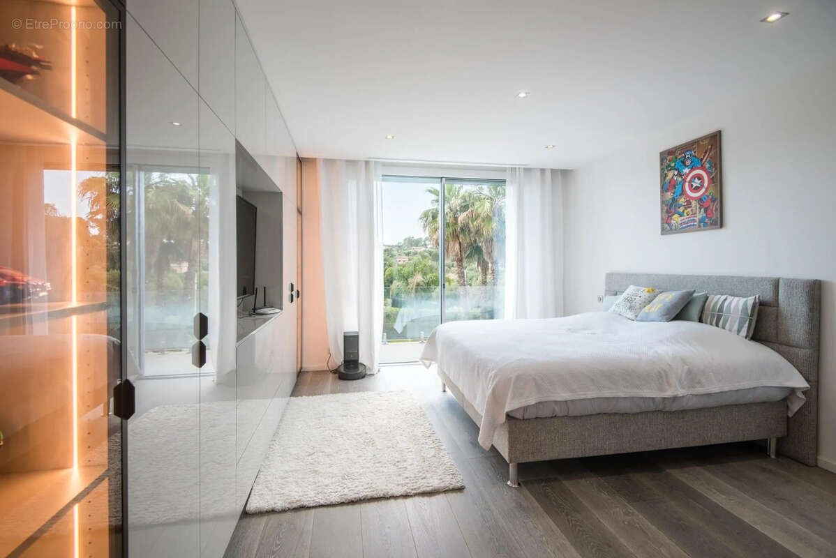 Maison à ROQUEFORT-LES-PINS