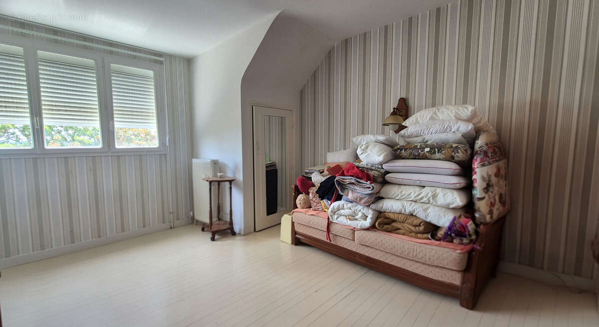 Maison Familiale de plus 170m2 avec Jardin et Garage Secteur Recherché Aplemont - photo 16