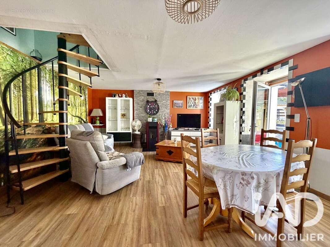 Maison 130 m² à Saint-Gilles-Les-Bois  - photo 5