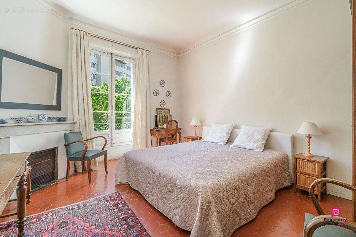 Appartement à MARSEILLE-6E