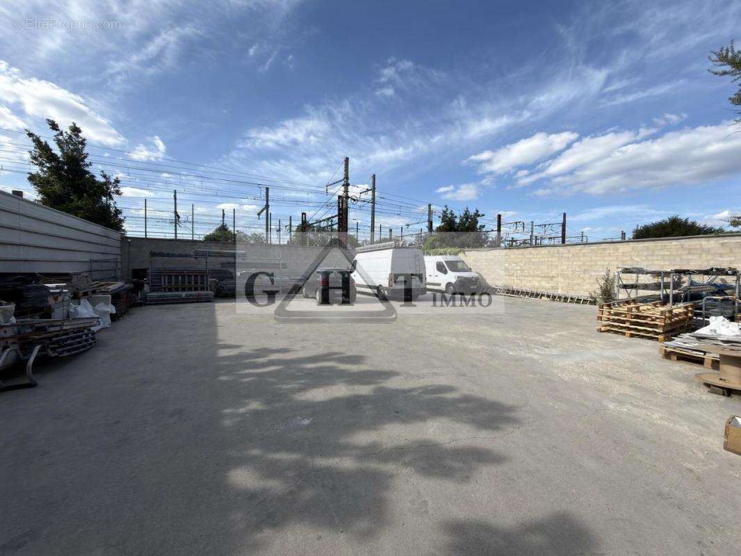 Commerce à VIGNEUX-SUR-SEINE