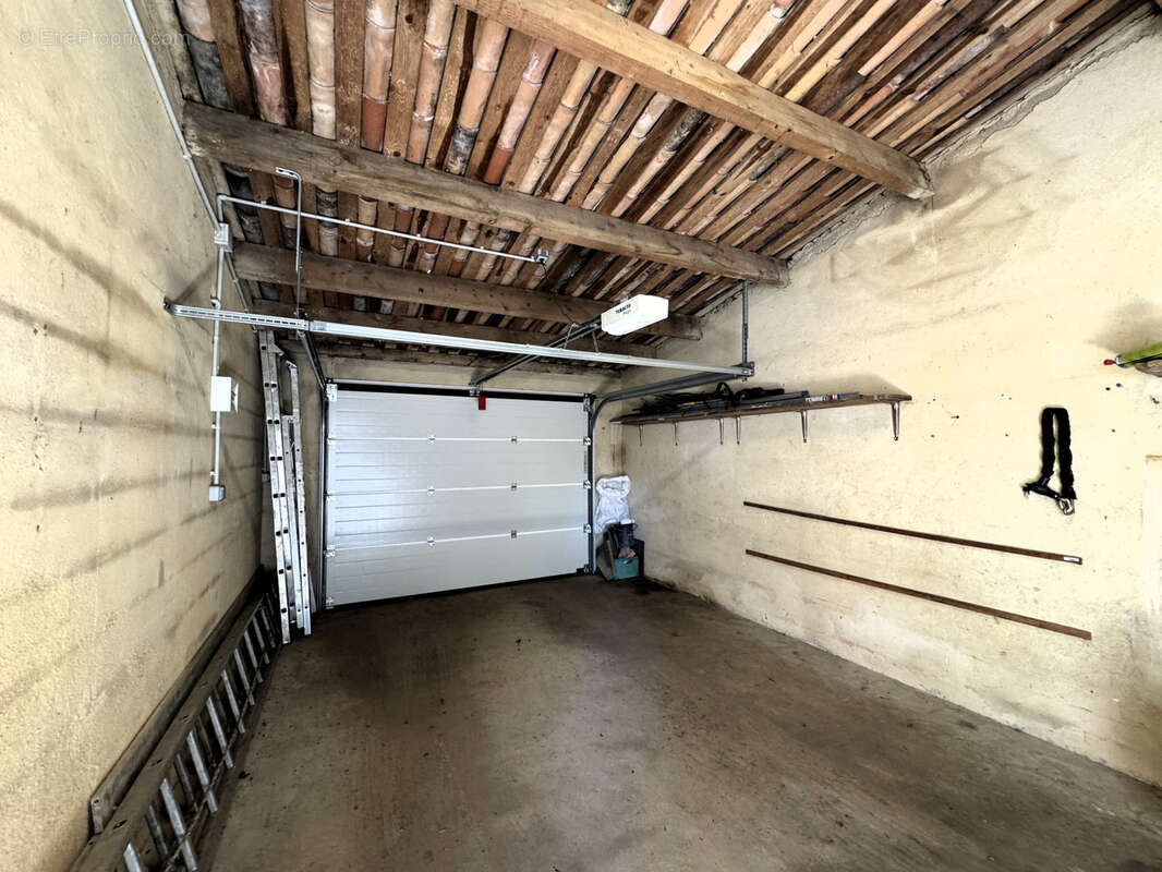 Maison à COURS-DE-PILE