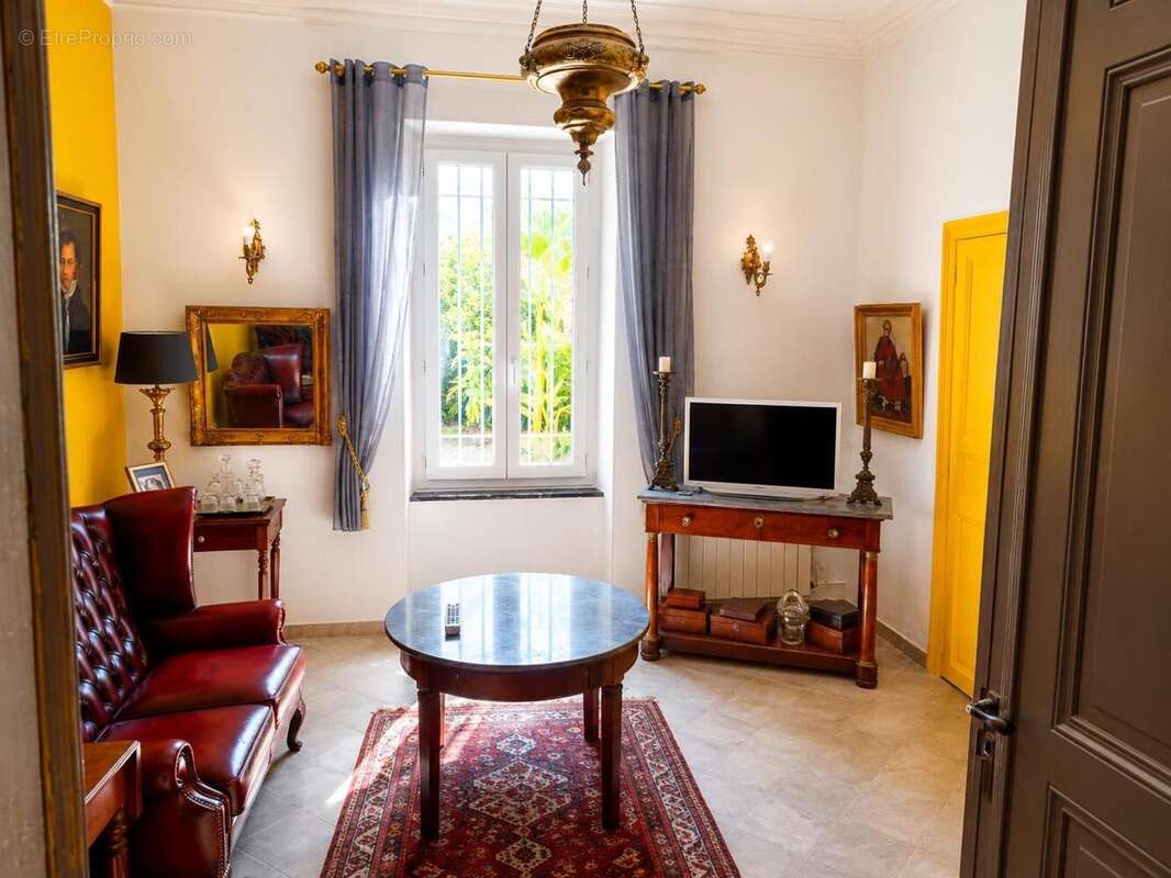 Maison 270 m² à Argeliers  - photo 4