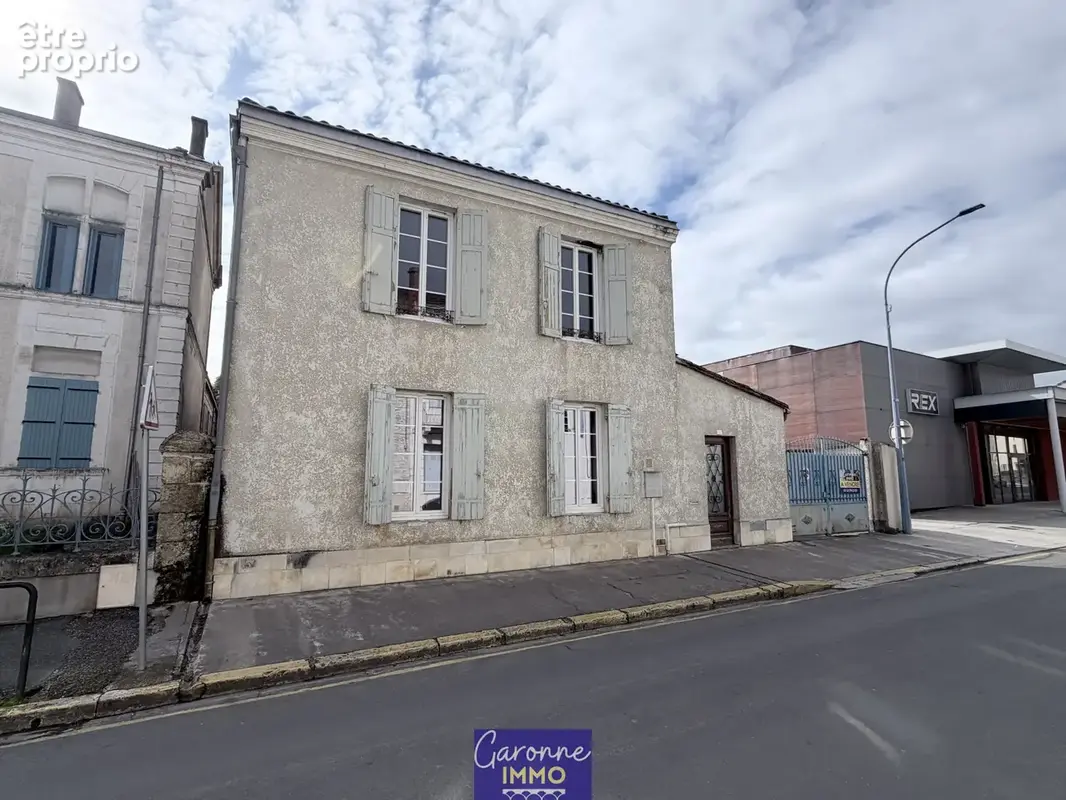 Maison de ville avec jardin et grande dépendance - photo 2