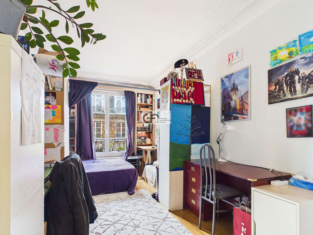 Appartement à PARIS-16E