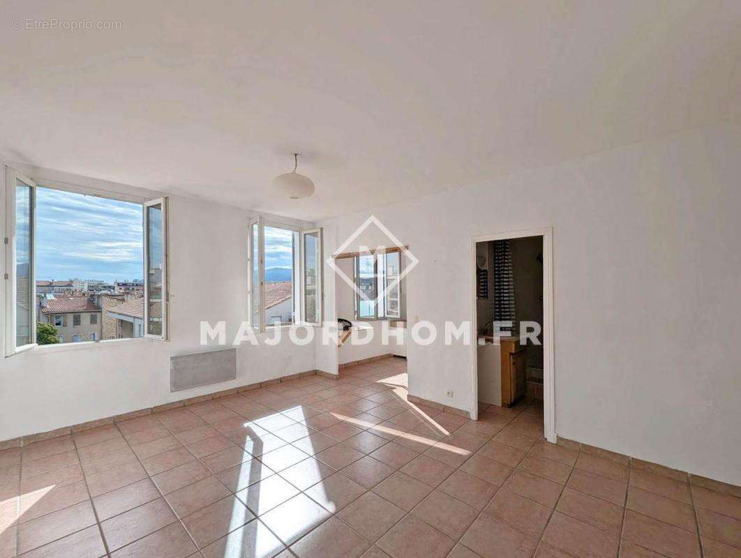 Appartement à MARSEILLE-5E