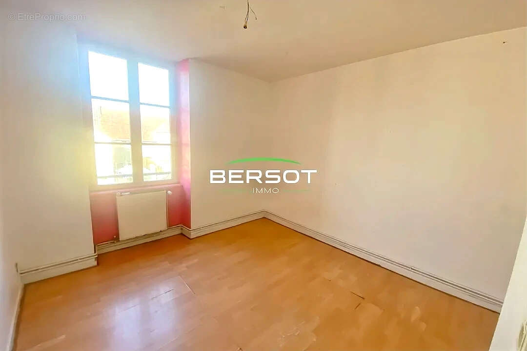 Maison à COMBEAUFONTAINE