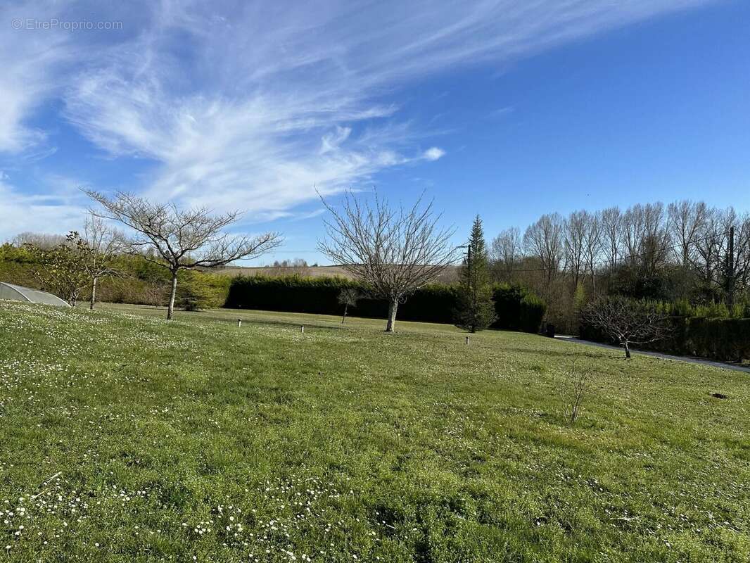Maison à MONTIGNAC-LE-COQ