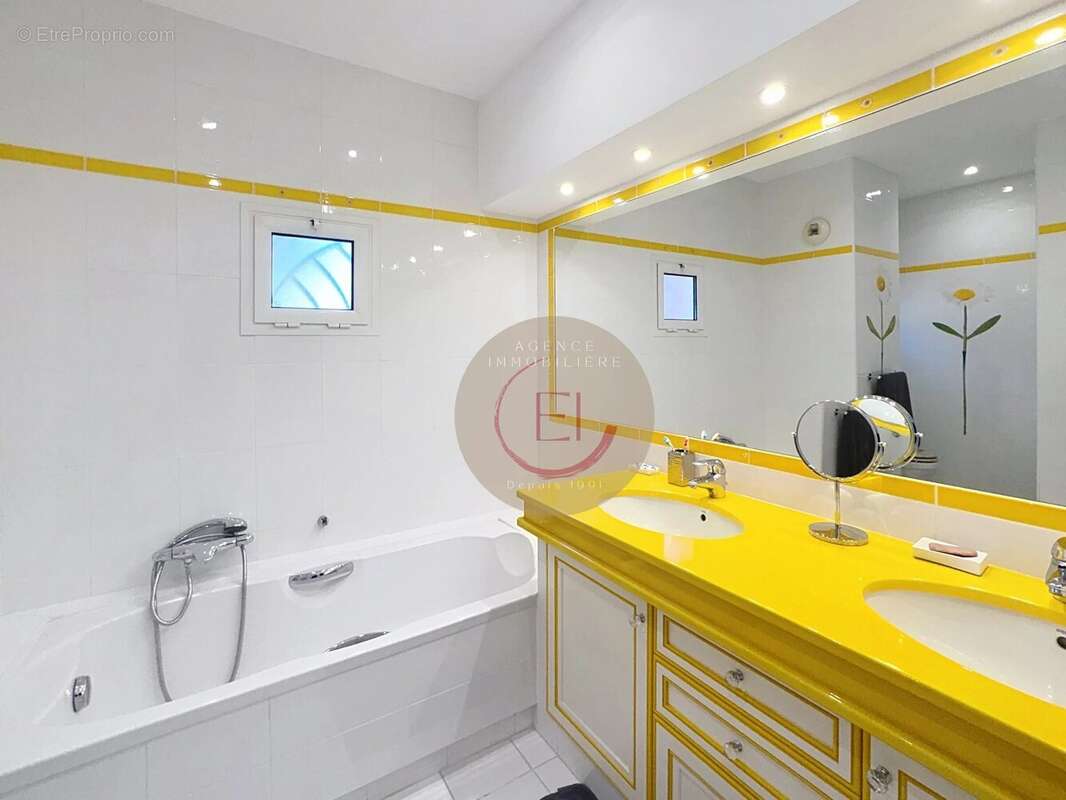 Appartement à MANDELIEU-LA-NAPOULE