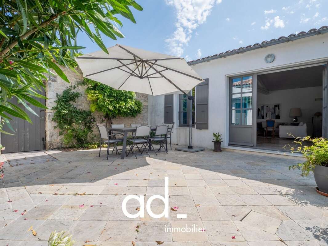 Maison 320 m² à La Flotte  - photo 8