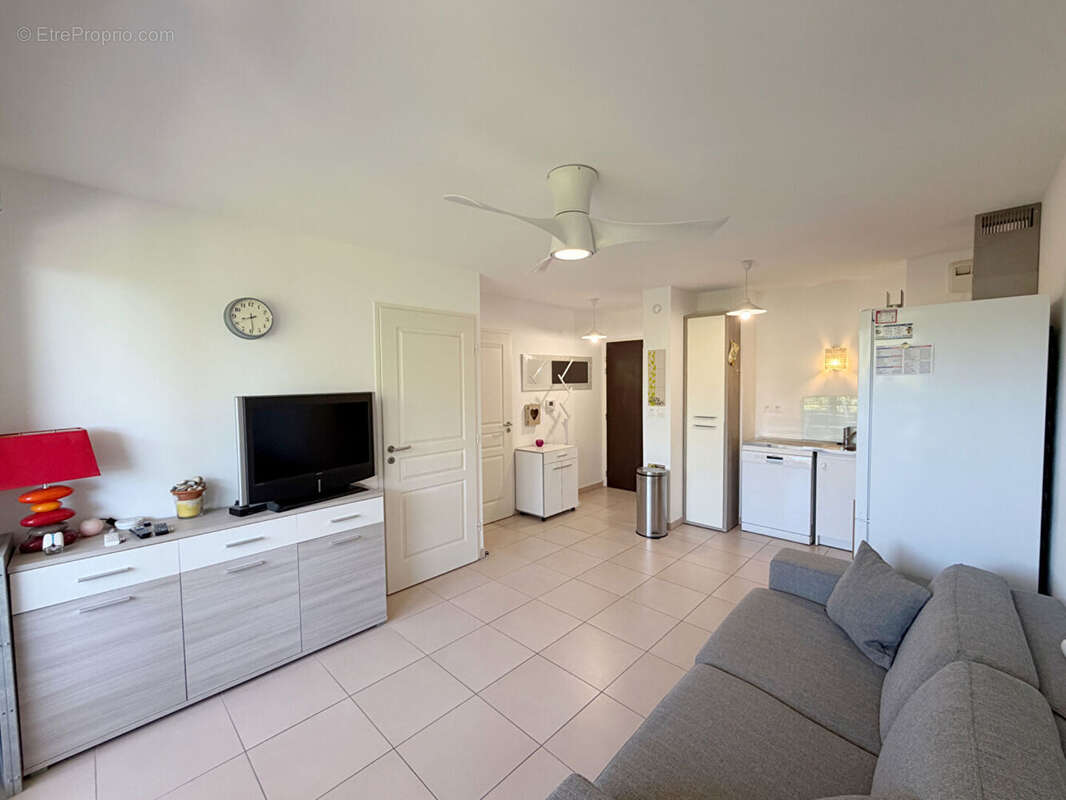 Appartement Le Pradet 2 pièce(s) 35.72 m2 - LE PRADET - Résidence récente sécurisée et proche du Centre-ville - photo 3