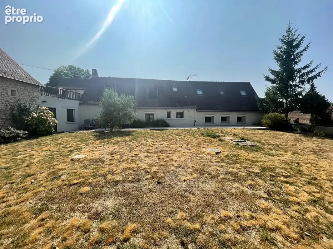 Deux maisons communicantes, près de 7 000 m² de terrain et une vue ouverte sur la campagne à Ligueil - photo 7