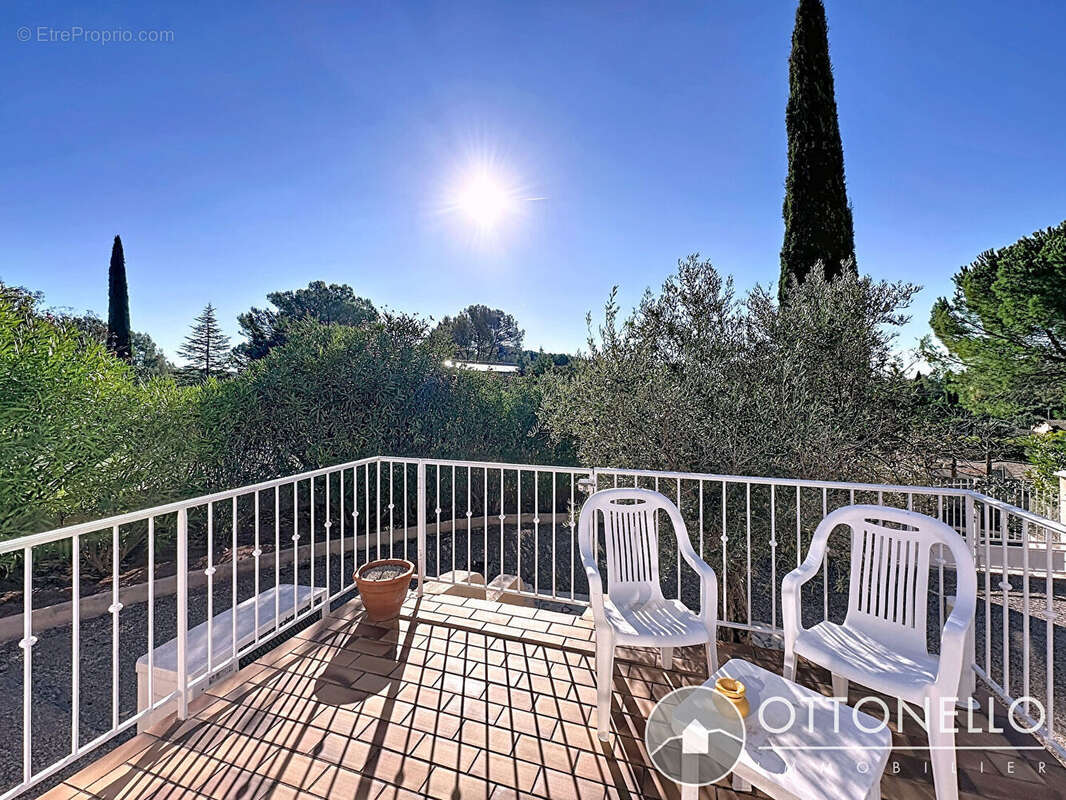 Maison à ROQUEBRUNE-SUR-ARGENS