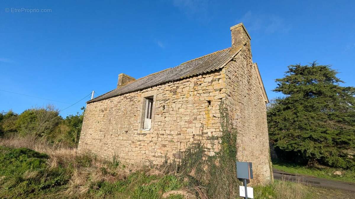 Maison à PLONEVEZ-PORZAY