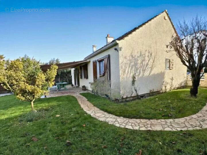 Maison 125 m² à Villeneuve-La-Guyard  - photo 2
