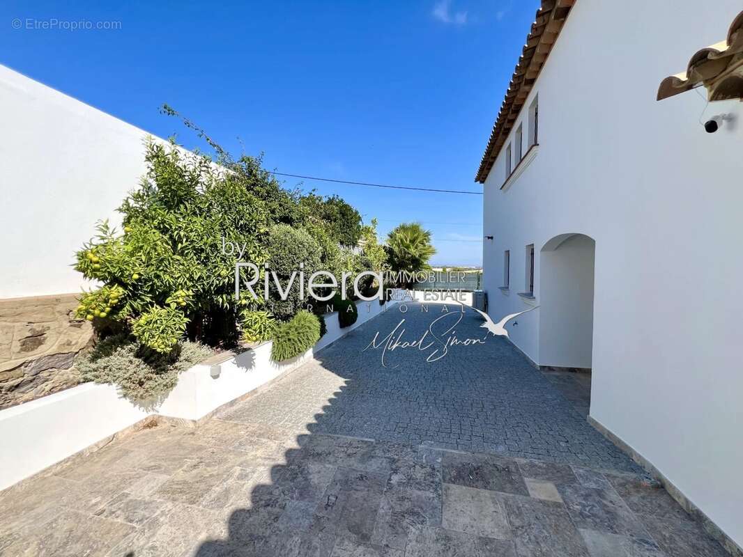 Maison à ROQUEBRUNE-SUR-ARGENS