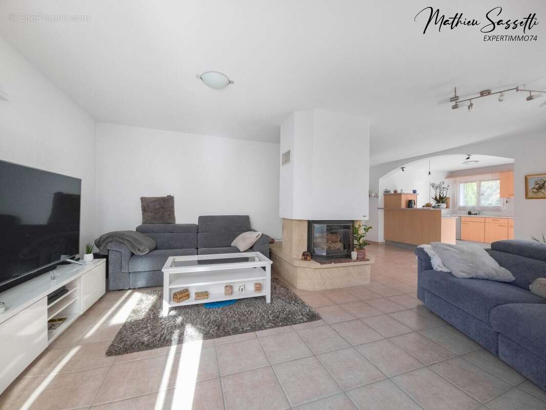 Maison à ETREMBIERES