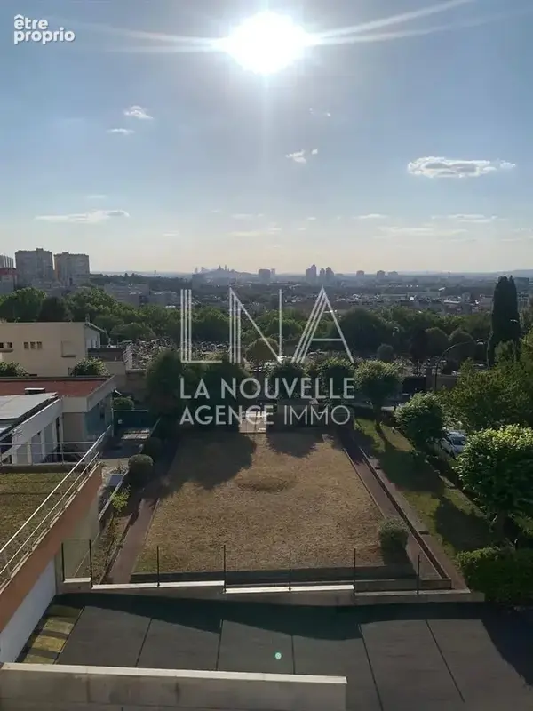 Appartement à LES LILAS