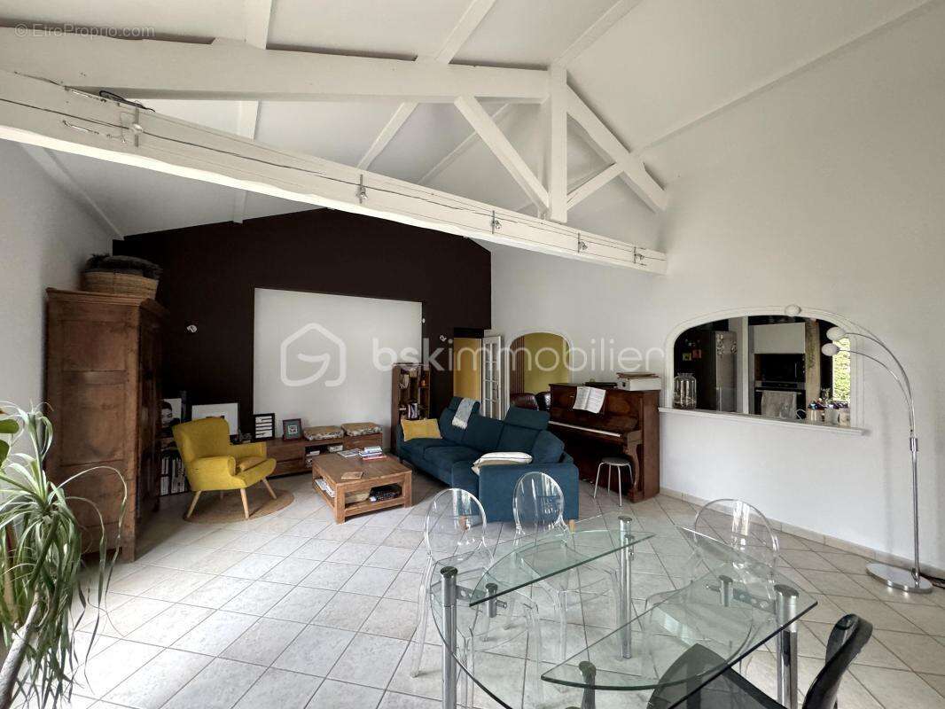 Maison à SALAISE-SUR-SANNE