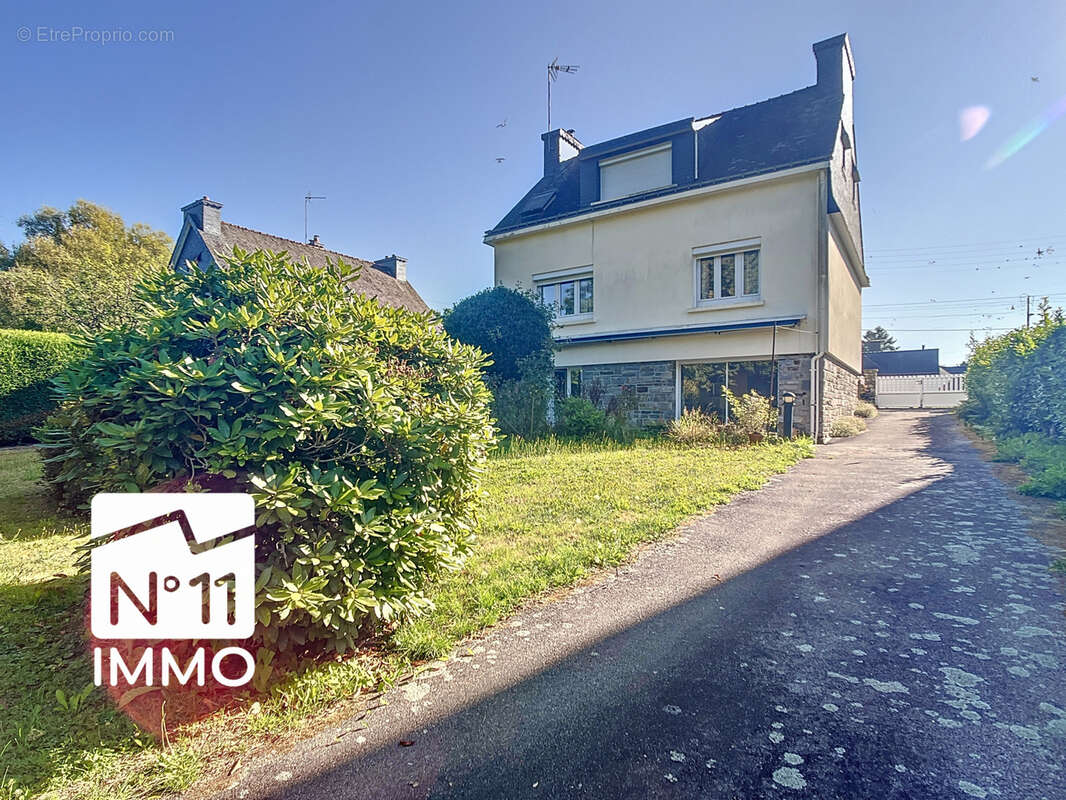 Maison non-mitoyenne - Parc arboré - Centre-bourg de Bubry ! - photo 3