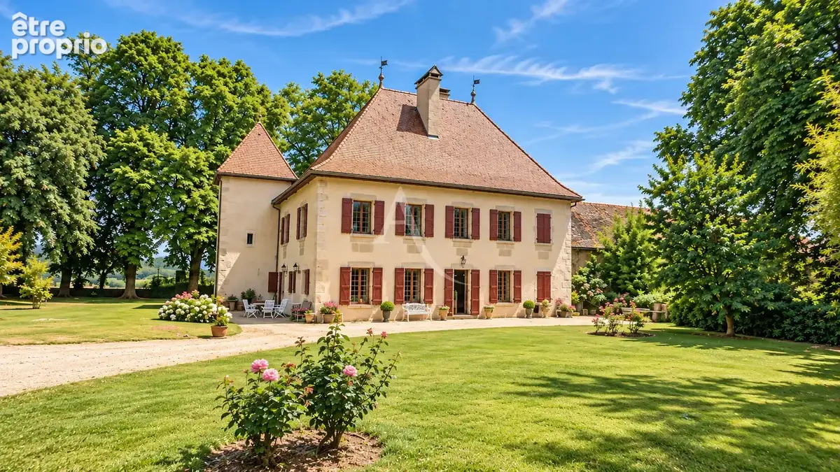 Château à Chilly - 215 m² habitables et dépendances sur 5 126 m² - photo 1