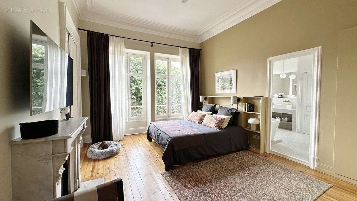 APPARTEMENT de type T4 DE 149 M2 AVEC TERRASSE DE 28 M2 + cave + de parking privatif - photo 13