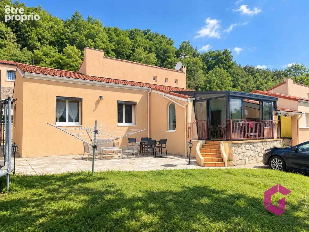 Brives-Charensac : maison 4 pièces rénovée, 3 chambres, véranda, vue dégagée sur la Loire - photo 1