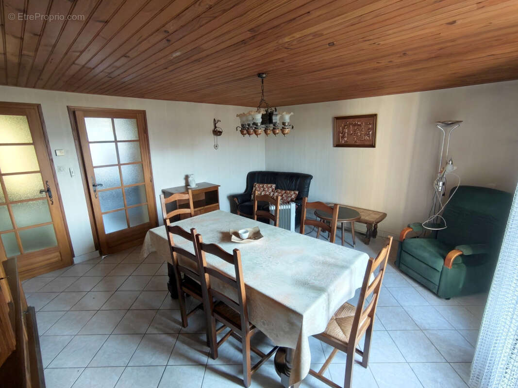 Maison à VANNES-LE-CHATEL