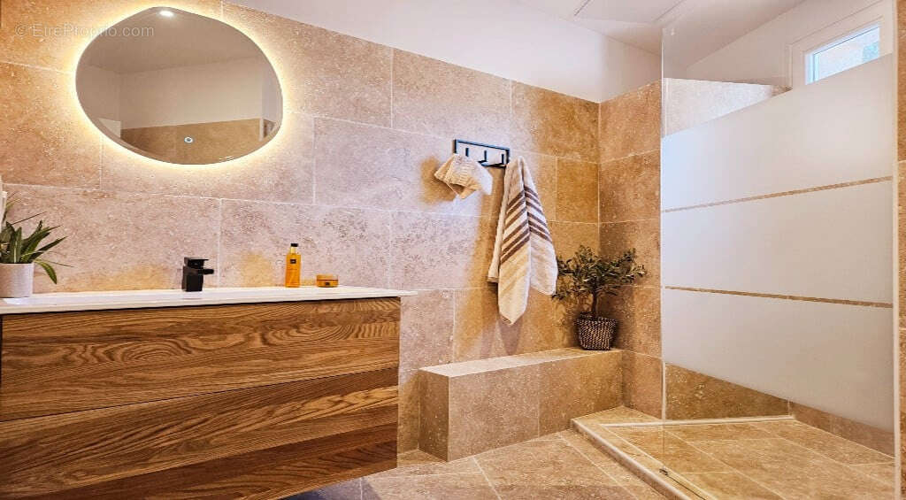 Maison à PLAN-DE-LA-TOUR