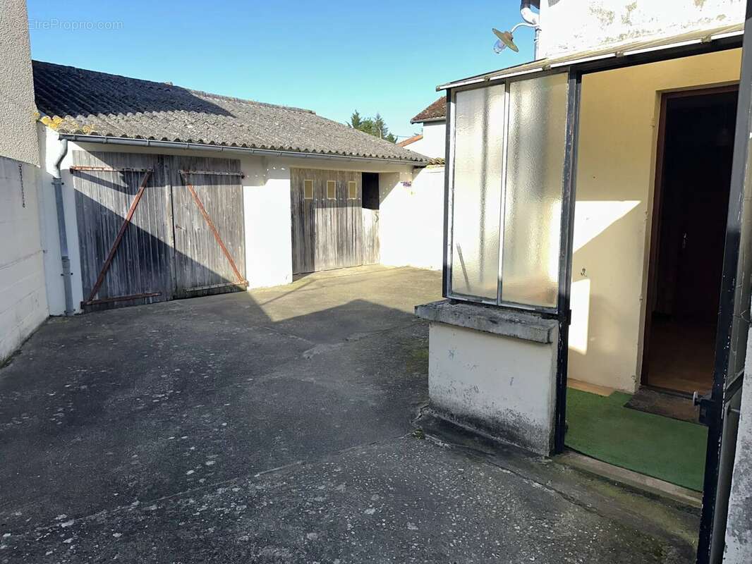 Maison à SOMMIERES-DU-CLAIN