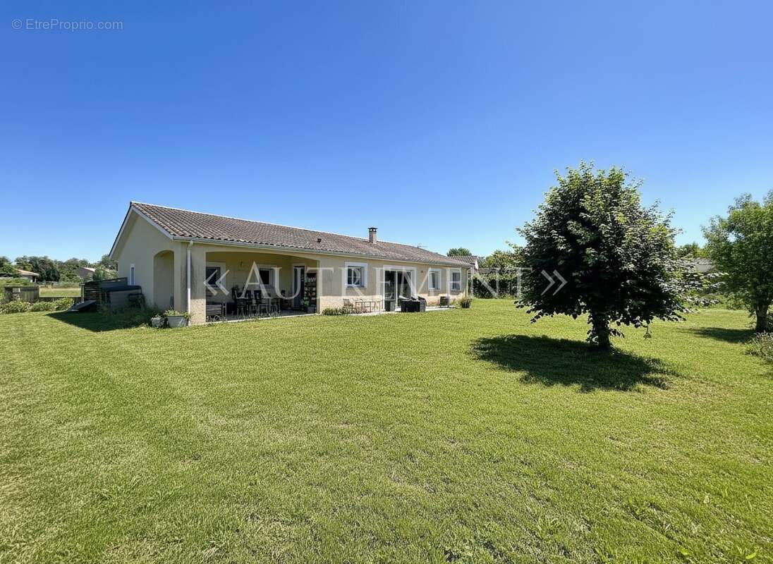 Maison 121 m² à Parisot  - photo 2