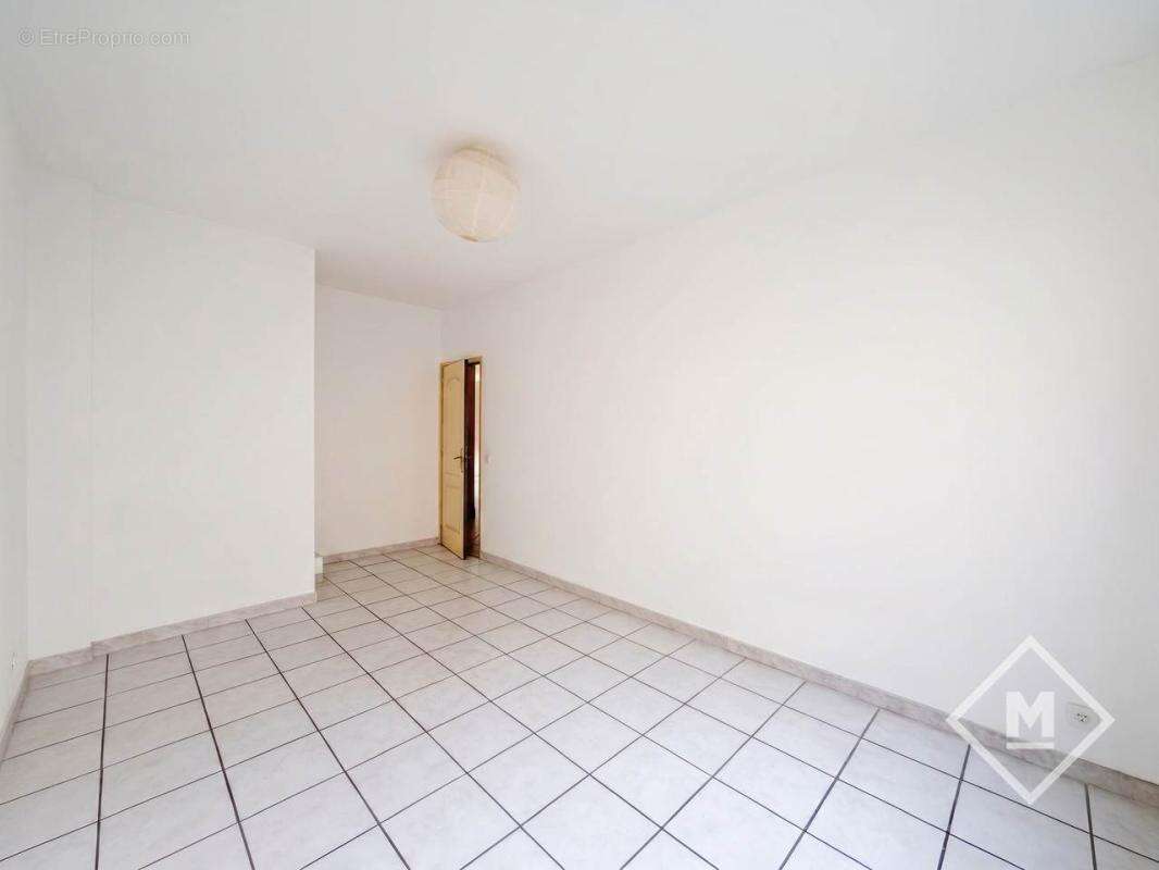 Appartement à MARSEILLE-5E