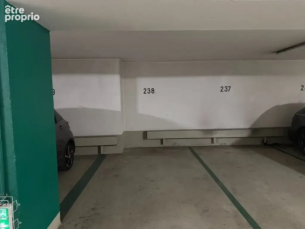 Photo Parking à Paris-15e au prix de 40 000€