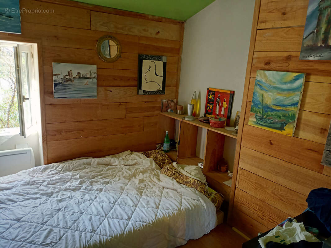 Maison à NIEUL-LE-VIROUIL