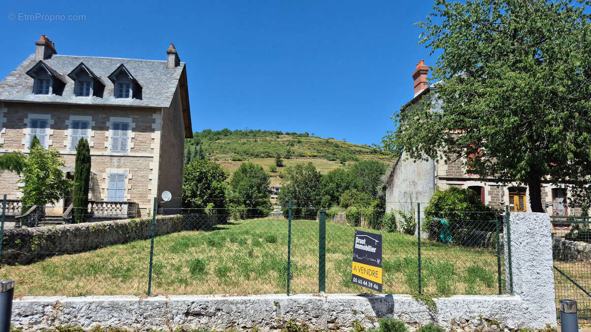 Terrain à SAINT-COME-D'OLT