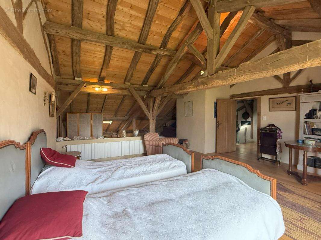 Maison à VIC-FEZENSAC