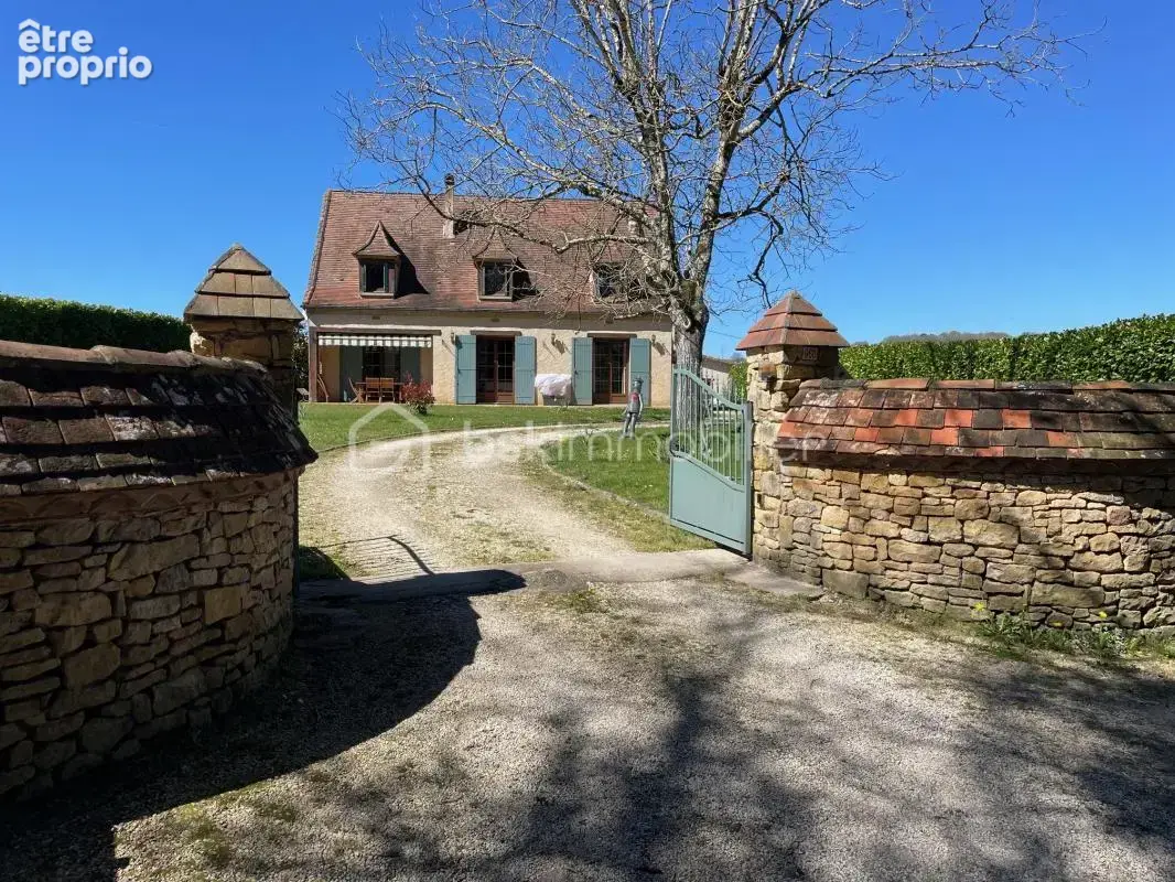 Maison à MAUZAC-ET-GRAND-CASTANG