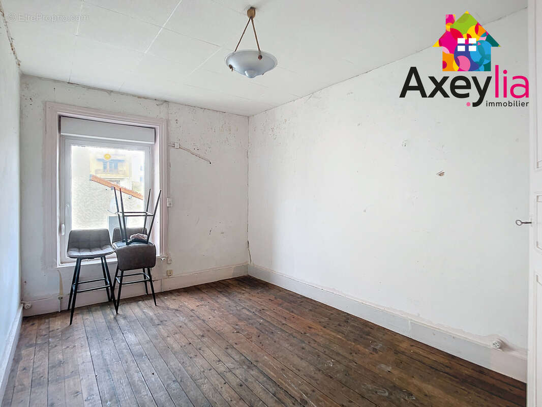 A vendre - cuinzier - appartement à rafraîchir et stationnements gratuits - photo 4
