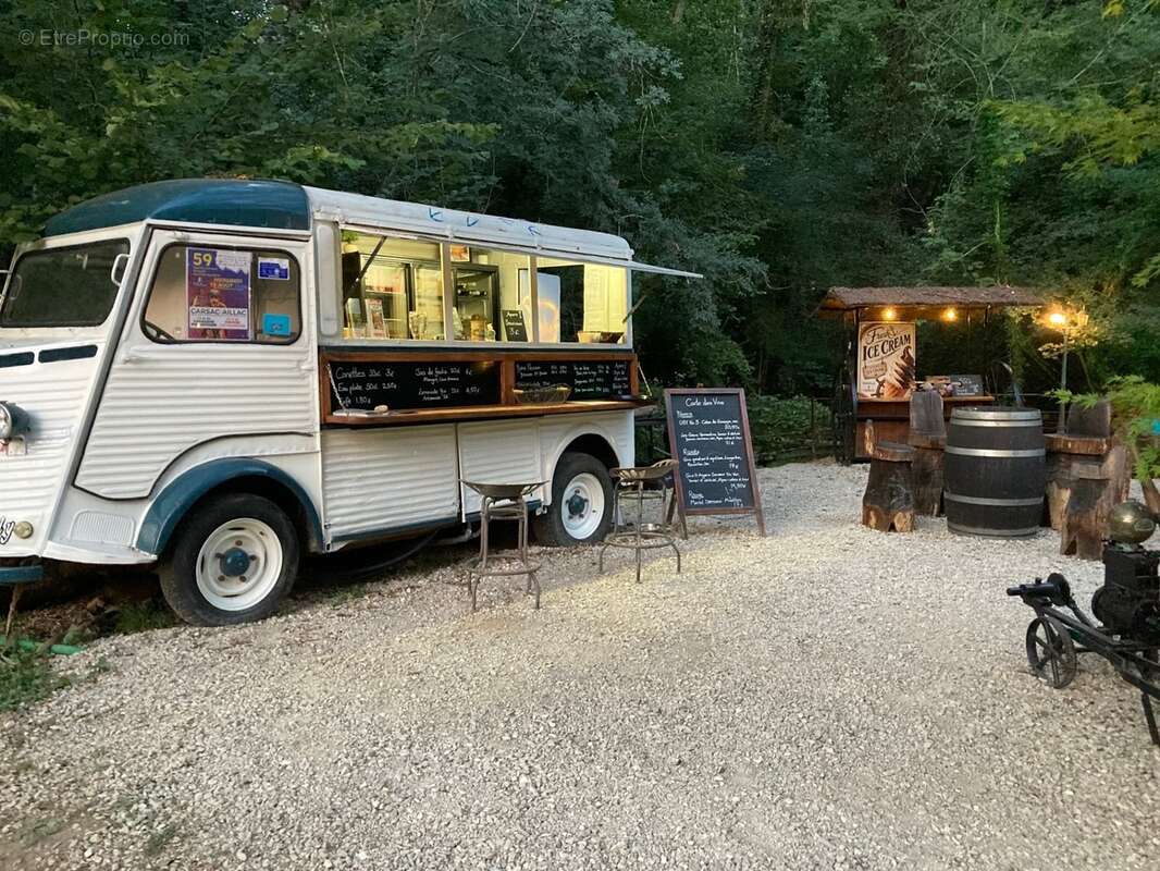 Murs et Fonds de commerce de pizzeria dans un environnement merveilleux - photo 2