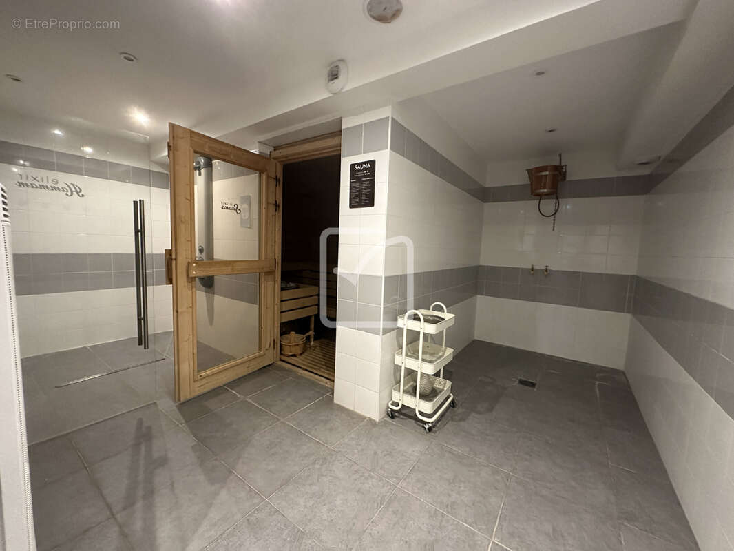 Commerce à SARLAT-LA-CANEDA