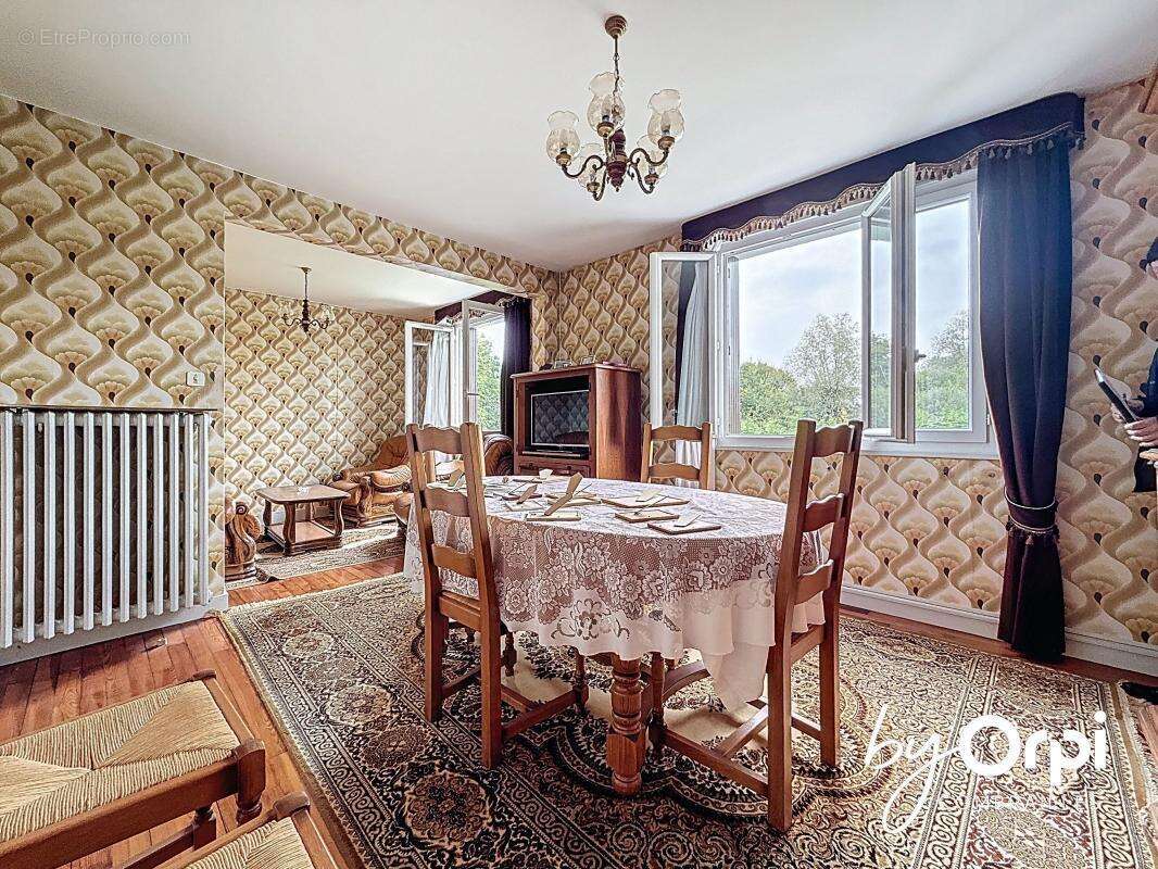 Maison à SAINT-ELOY-LES-MINES