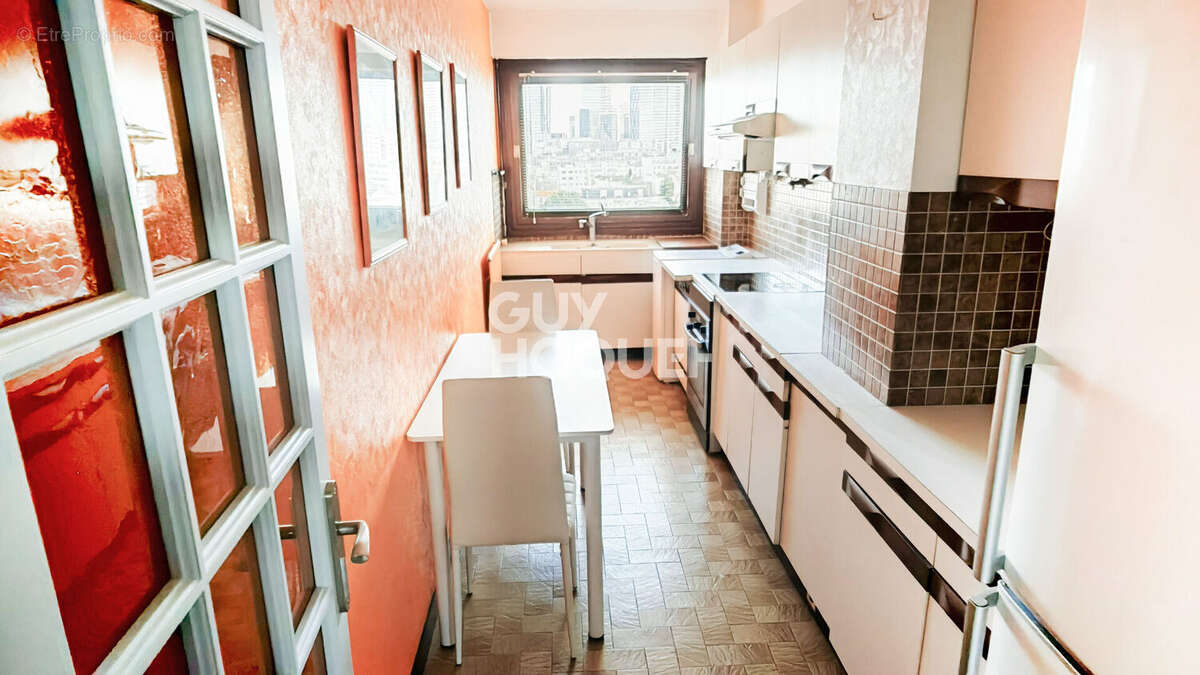 Appartement à COURBEVOIE