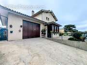 Façade extérieur/ entrée garage  - Maison à LA REOLE