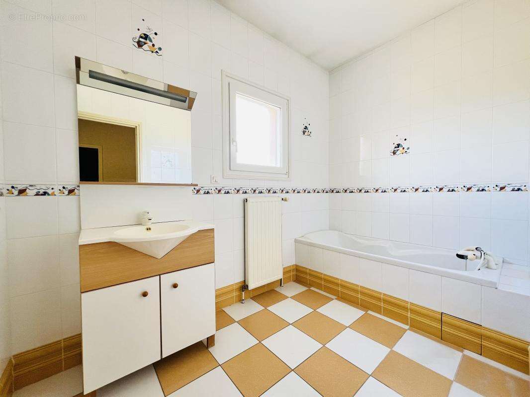 Maison à TERRASSON-LAVILLEDIEU