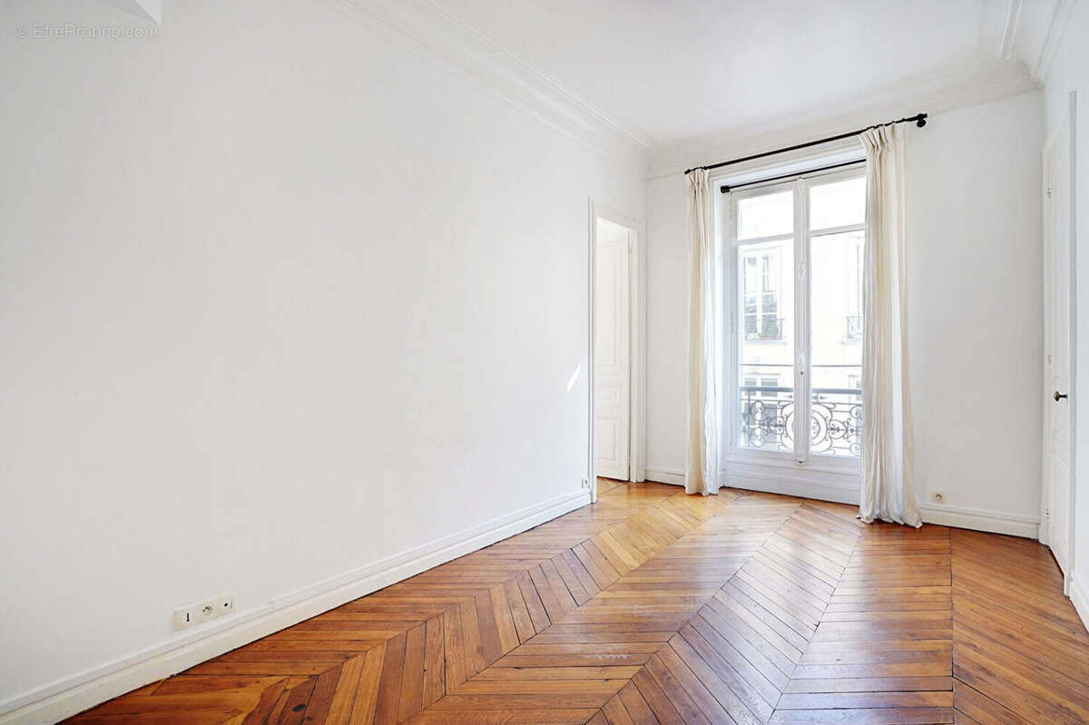 Paris 6e arrondissement - Quartier Saint-Sulpice - Appartement 71 m² - photo 9