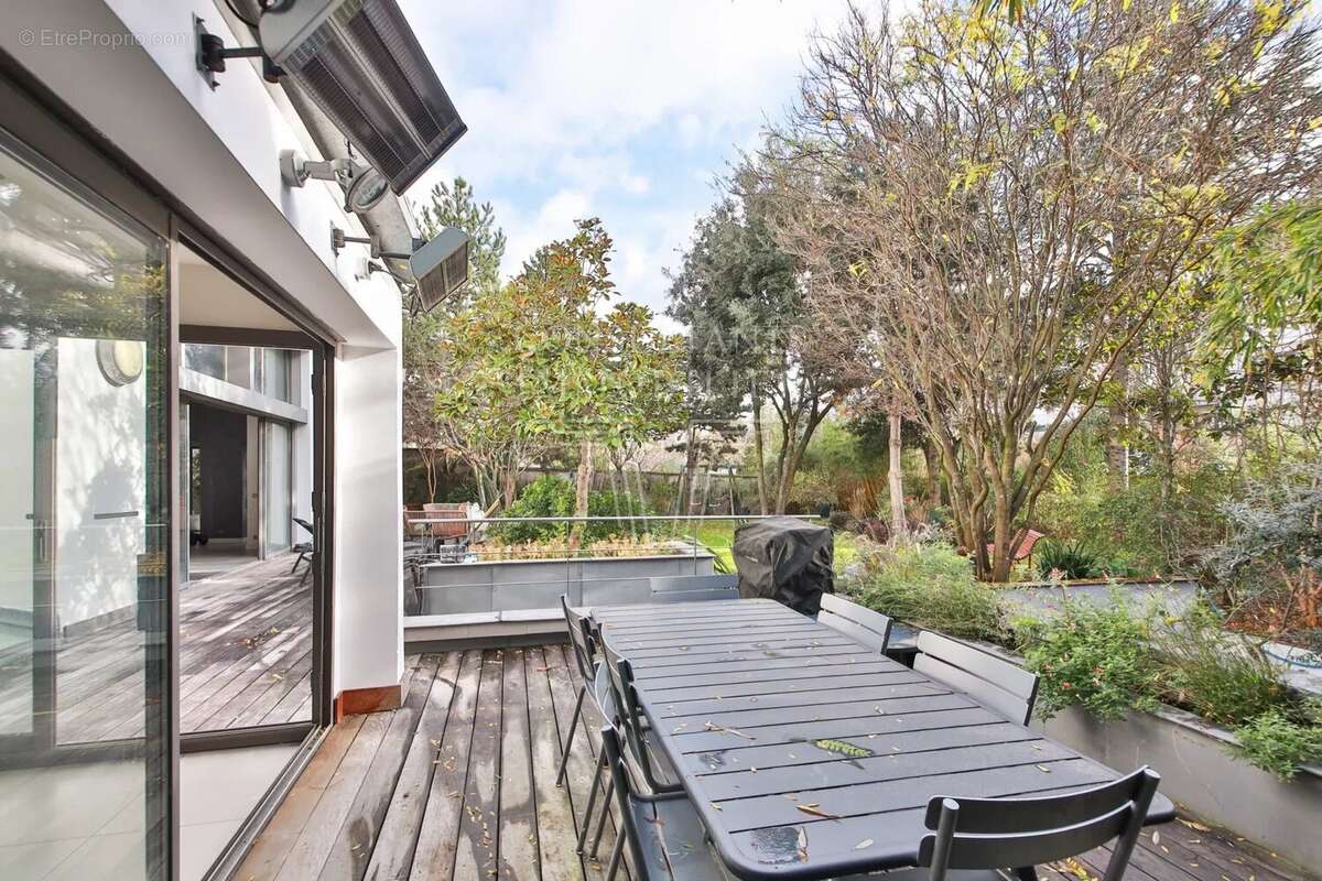 Maison à ISSY-LES-MOULINEAUX