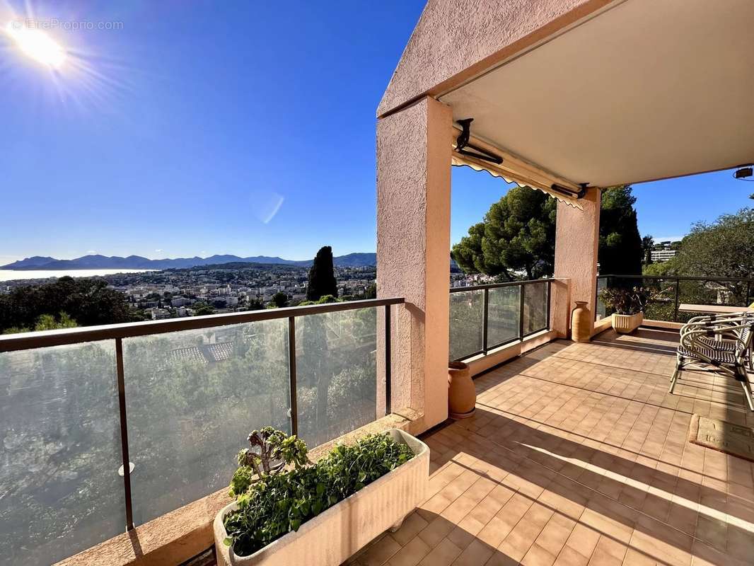 Appartement à LE CANNET