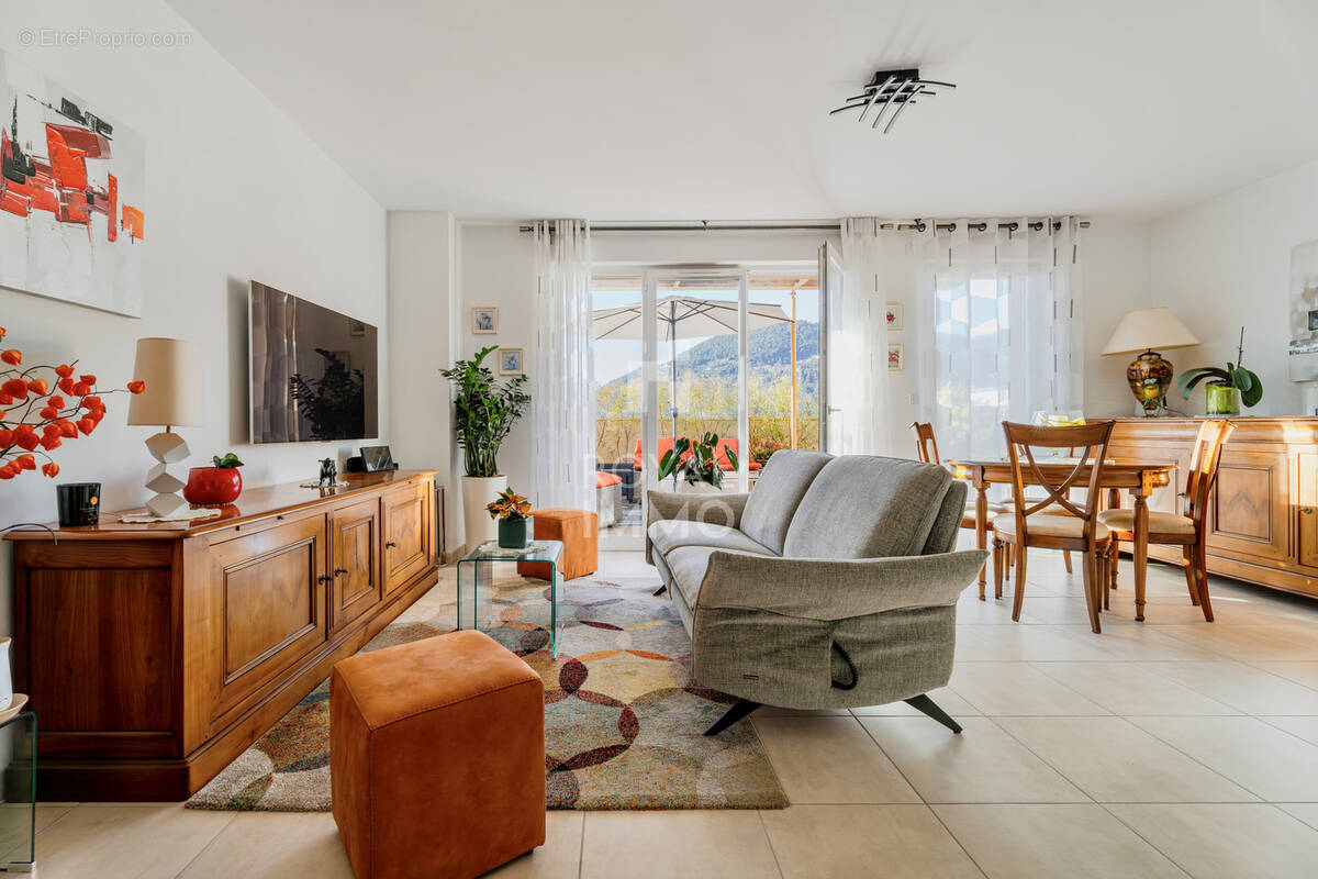 Appartement à SOLLIES-PONT