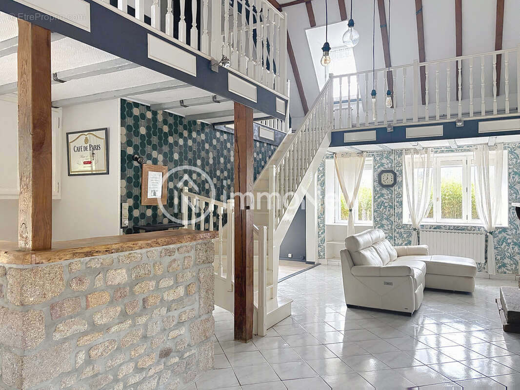 Rare a la vente, maison 230 m2  avec 5 chambres sur un beau terrain de 1700 m2 avec sa vue exceptionnelle - photo 6
